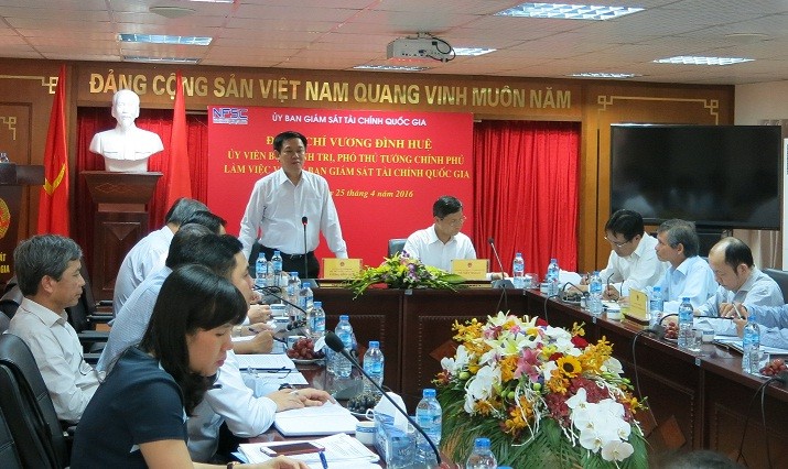 Vuong Dinh Hue travaille avec le comité national de supervision financière - ảnh 1